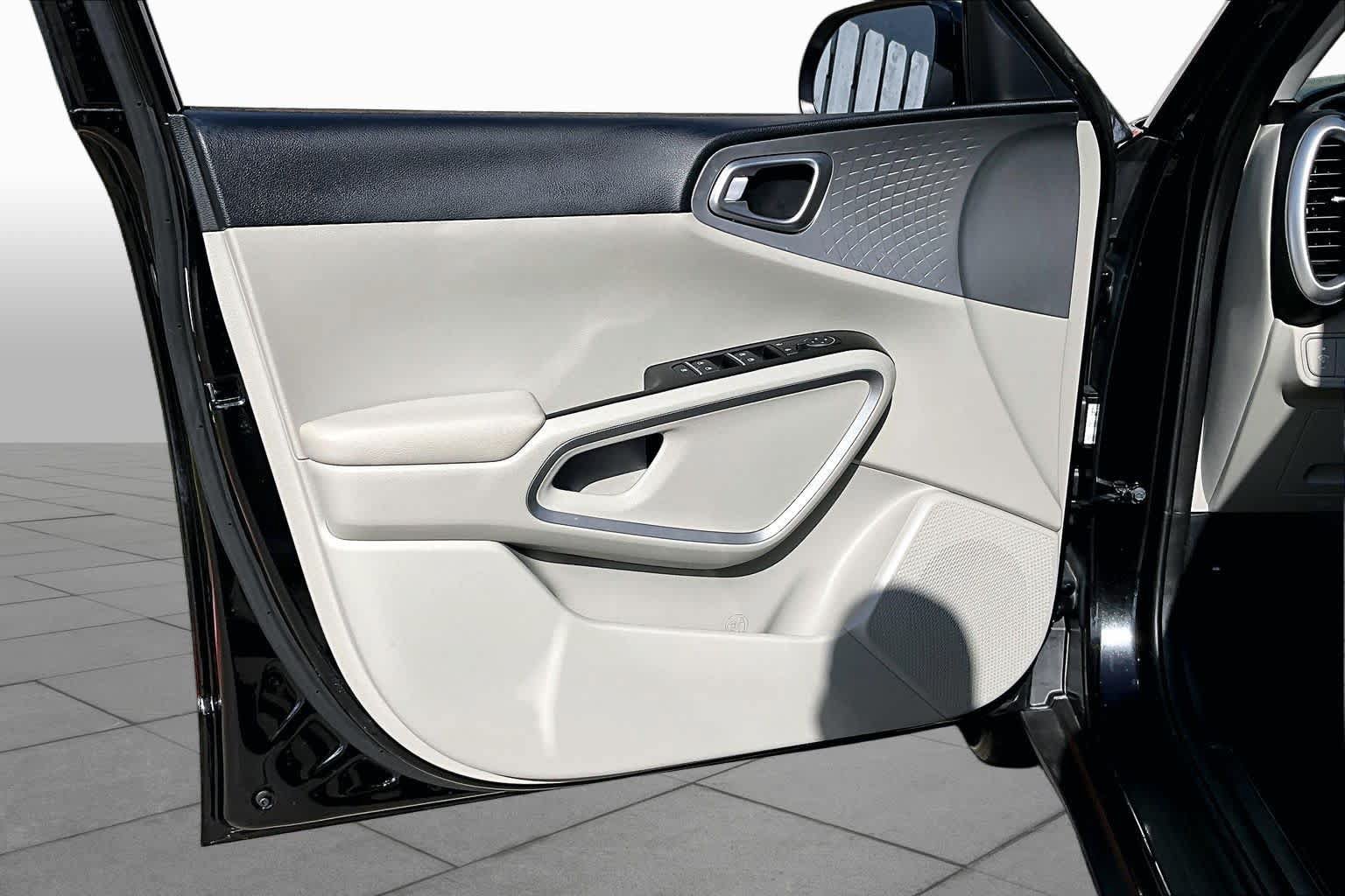 Used 2023 Kia Soul LX FWD image 20
