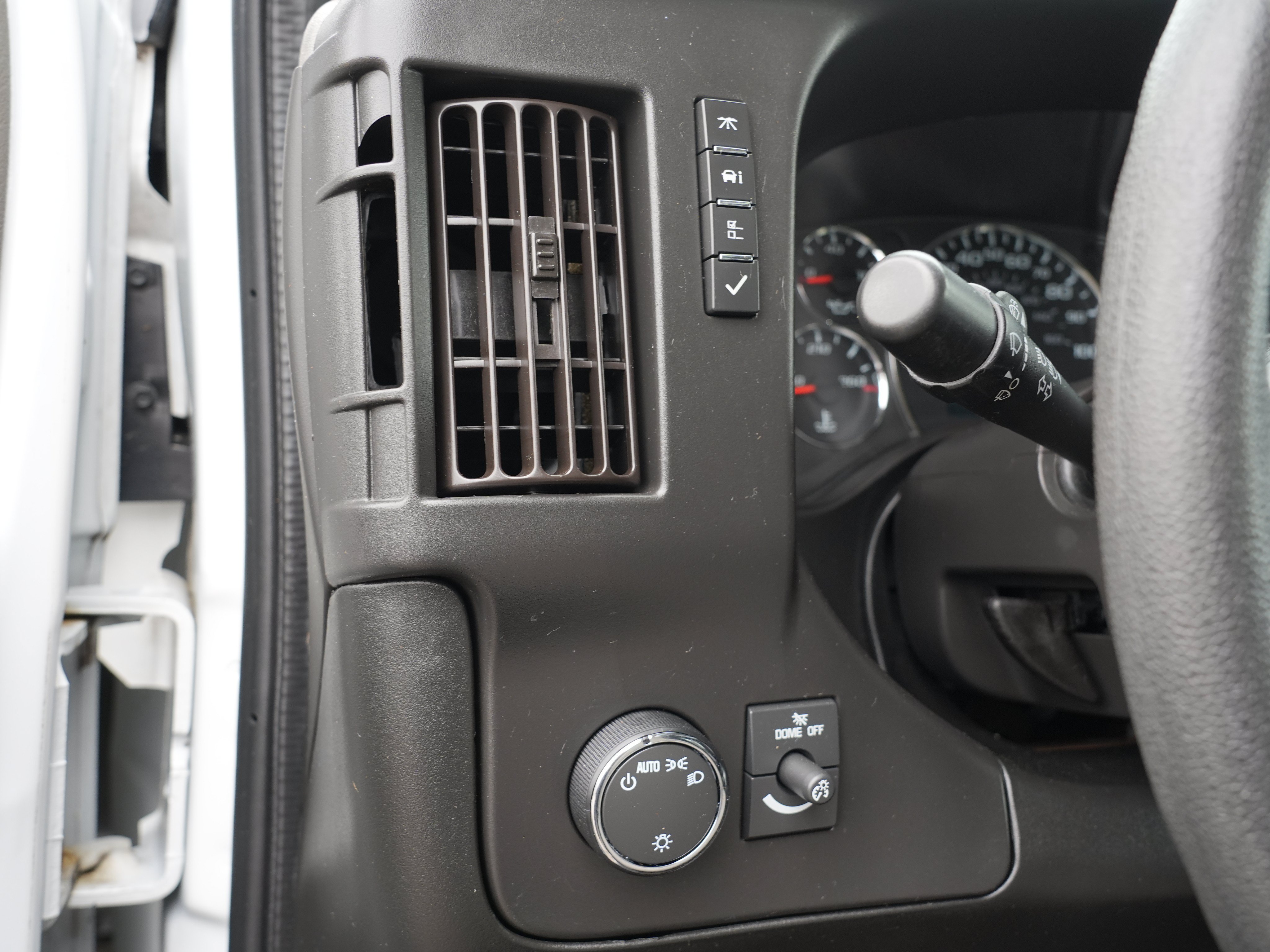 Used 2019 Chevrolet Express 3500 LT w/ LT Preferred Equipment Group RWD image 16