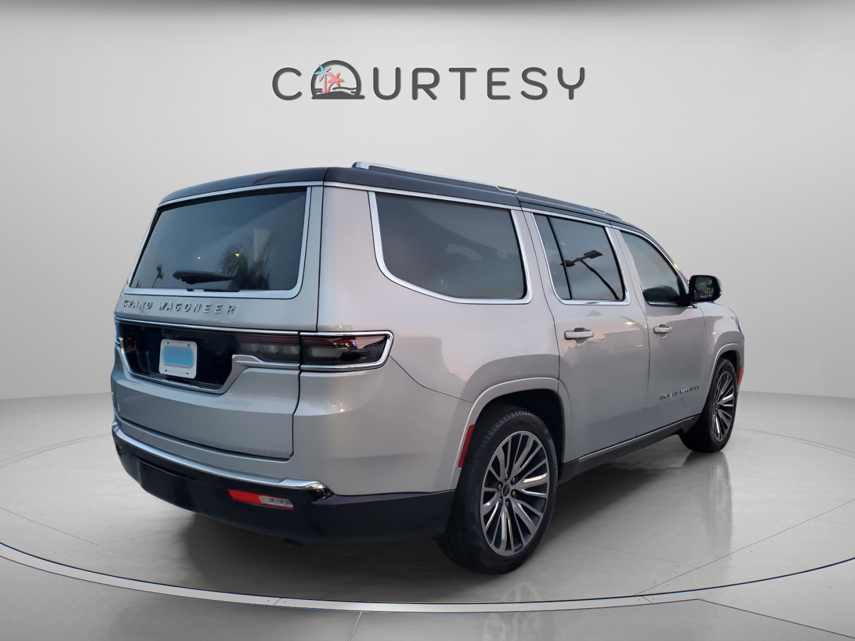 Certified 2025 Jeep Grand Wagoneer 4WD image 3