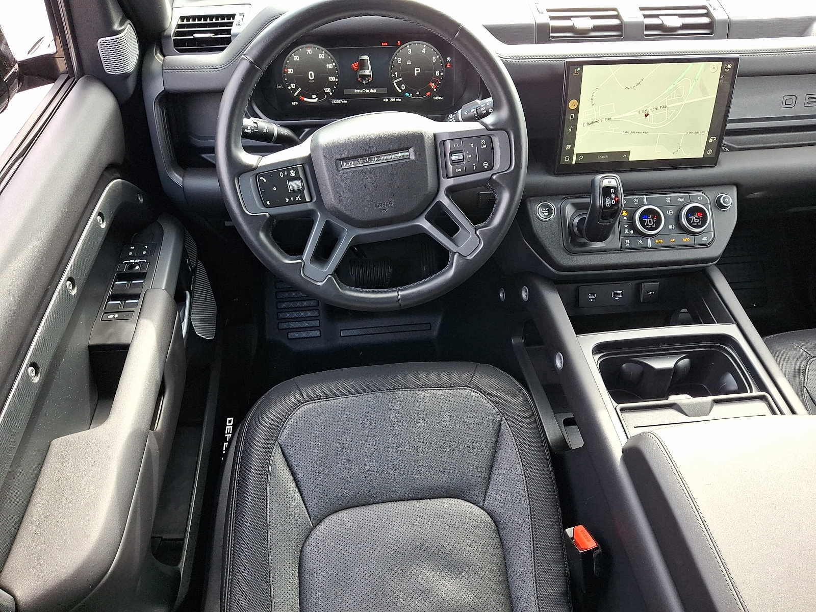 Used 2024 Land Rover Defender 130 X-Dynamic SE AWD/4WD image 13
