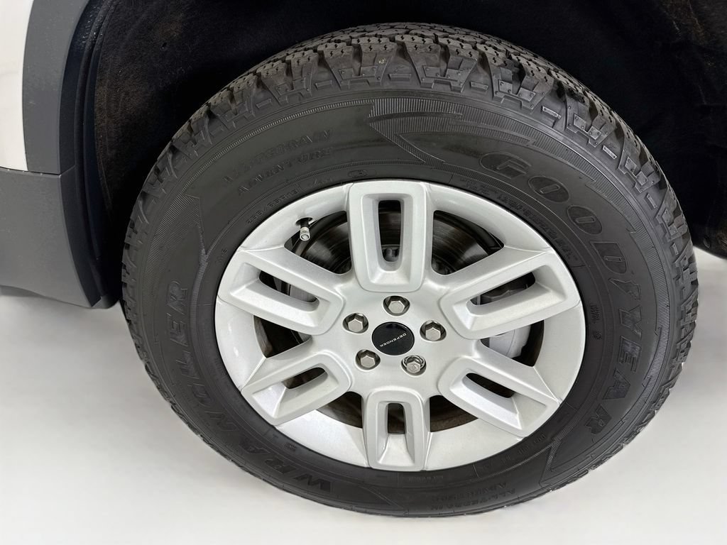 Certified 2026 Land Rover Defender 110 S AWD/4WD image 30