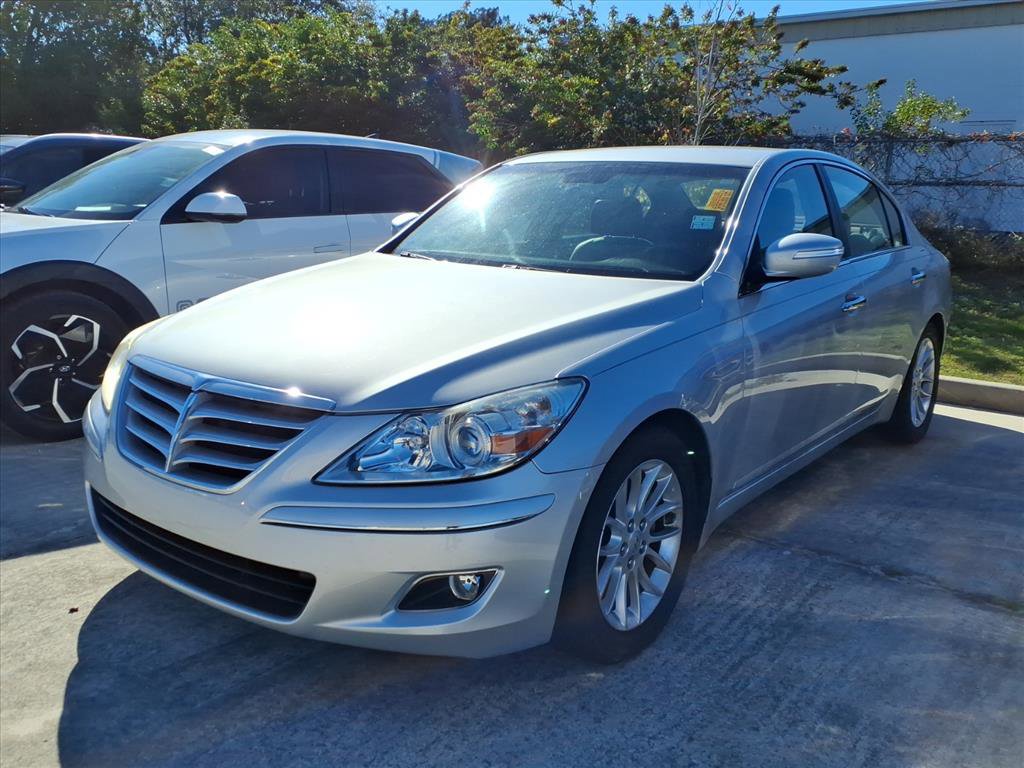 Used 2011 Hyundai Genesis 3.8 image 3