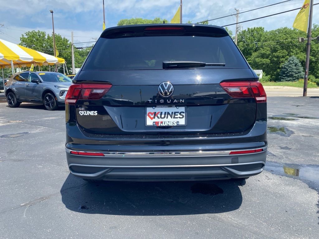 Used 2024 Volkswagen Tiguan SE image 8