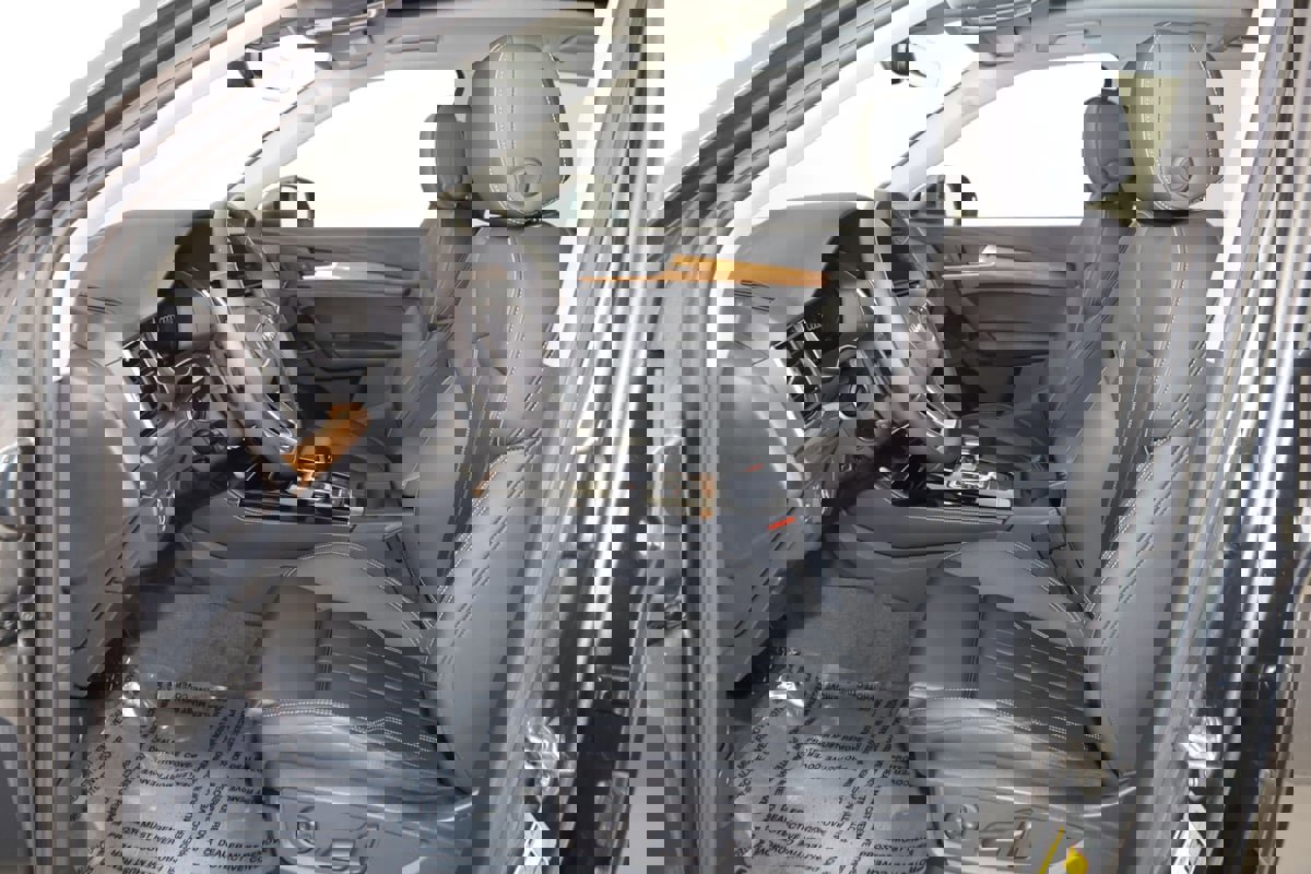 Used 2024 Audi Q5 e Premium Plus w/ Premium Plus Package image 12