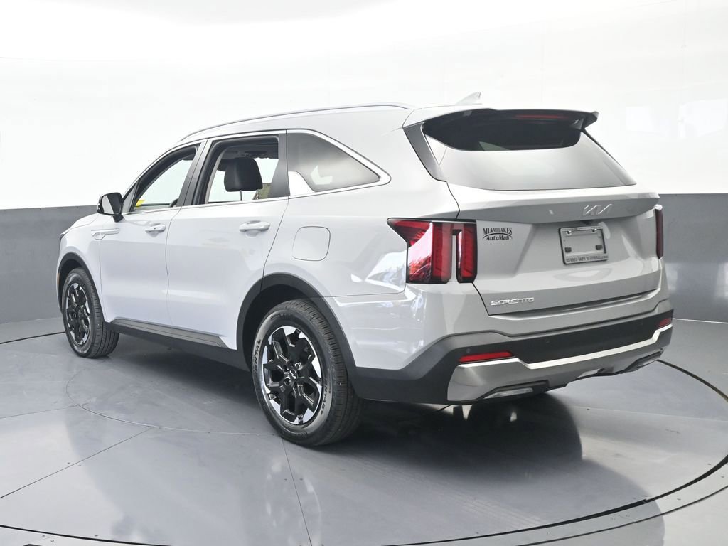 Used 2025 Kia Sorento S w/ Panoramic Sunroof Package image 4