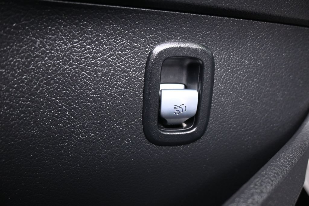 Used 2025 Mercedes-Benz C 300 Sedan image 15