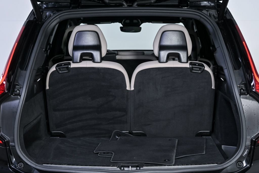 Certified 2025 Volvo XC90 B6 Plus image 34