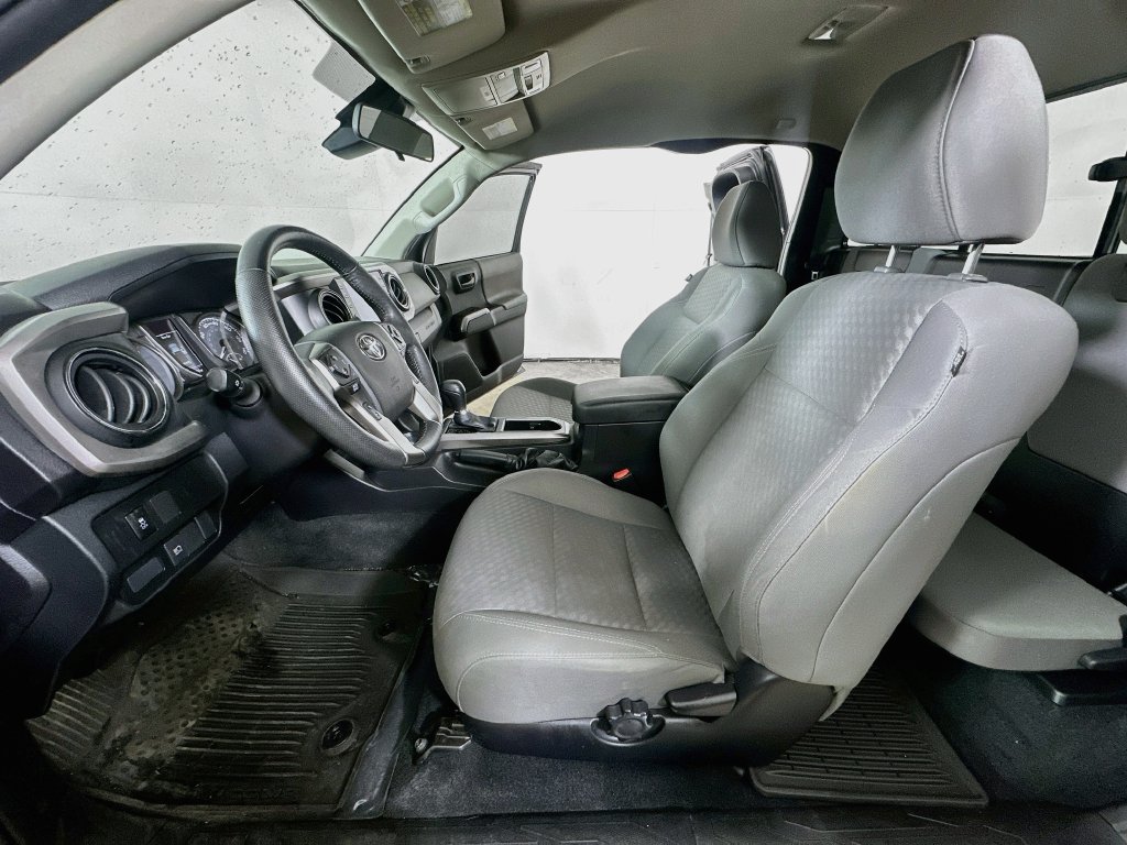Used 2022 Toyota Tacoma SR5 RWD image 17
