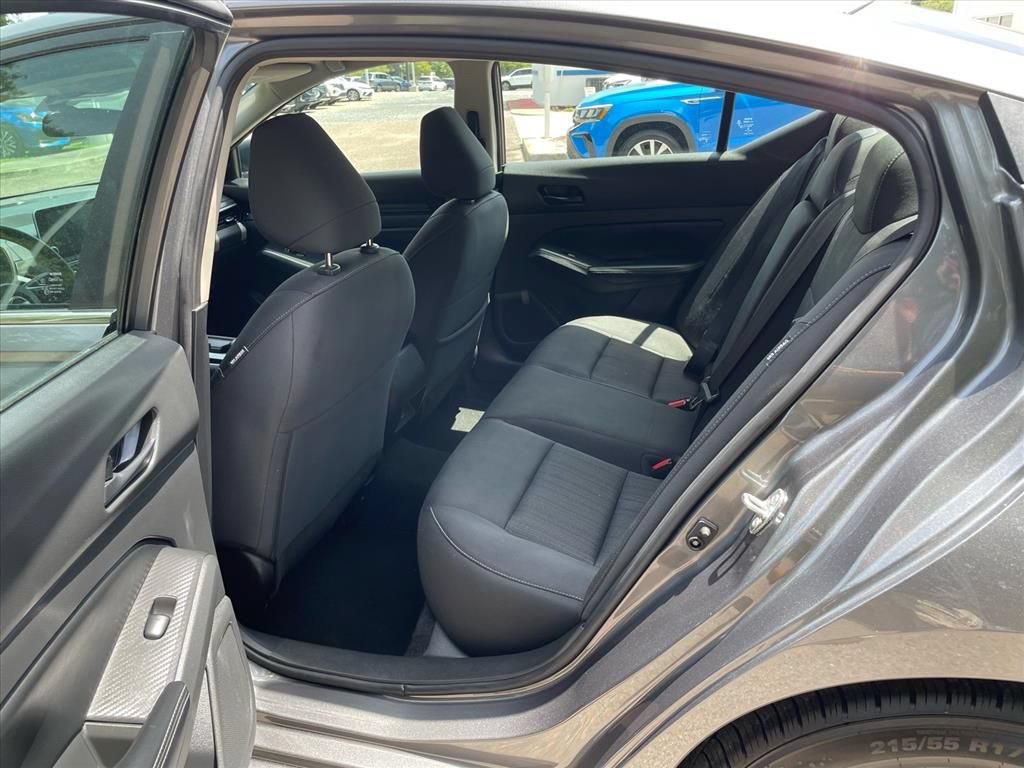 Used 2025 Nissan Altima 2.5 SV FWD image 7