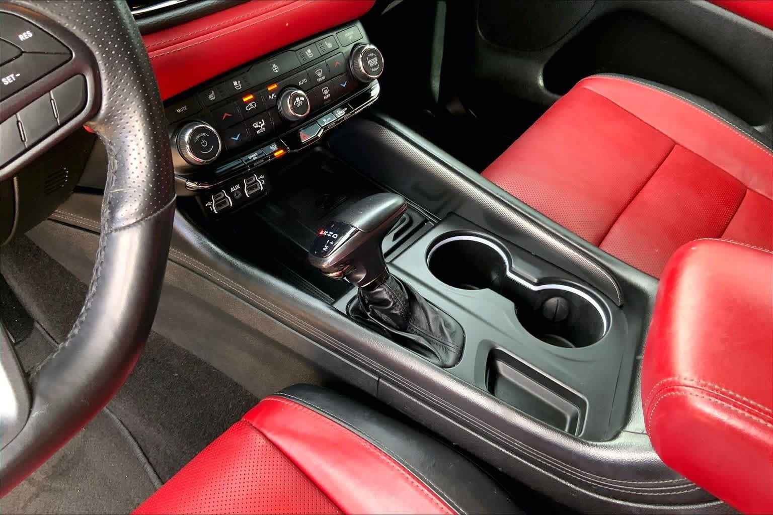 Used 2022 Dodge Durango R/T w/ Blacktop Package AWD/4WD image 17