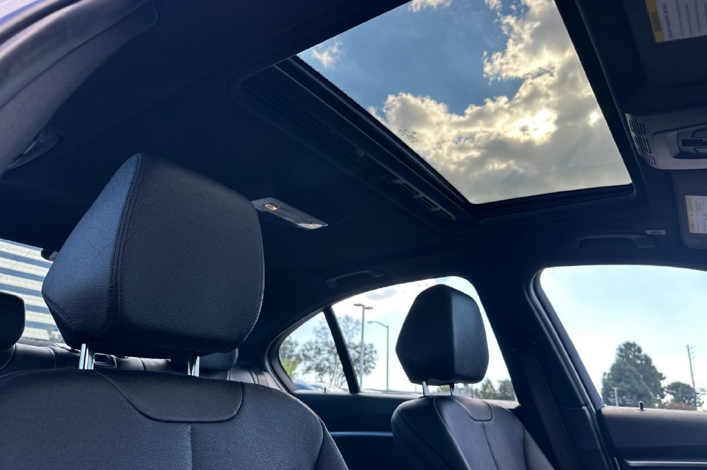 Used 2017 BMW 330e RWD image 18