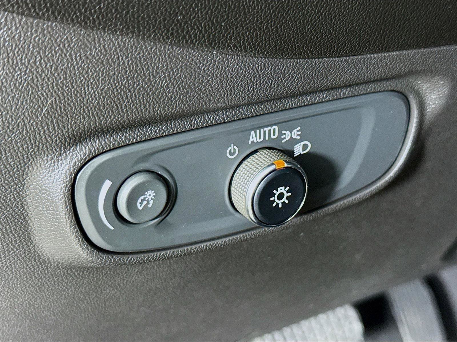 Used 2023 Chevrolet Equinox RS AWD/4WD image 12