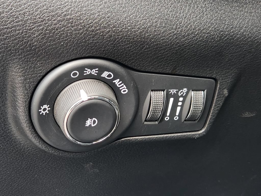 Used 2025 Jeep Compass Trailhawk AWD/4WD image 13