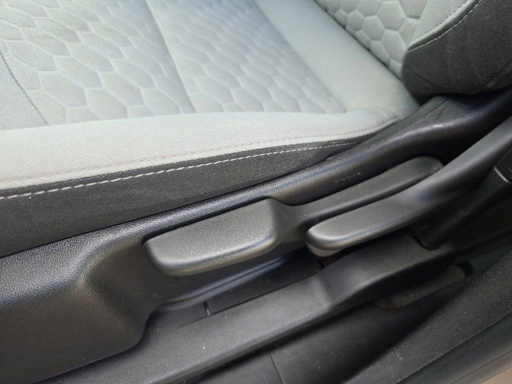 Used 2018 Chevrolet Equinox LS FWD image 24