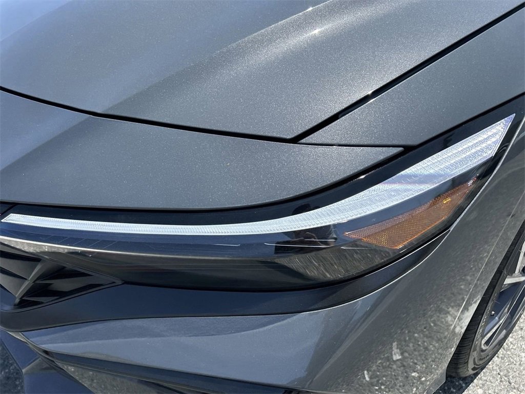 New 2025 Hyundai Elantra Limited image 15