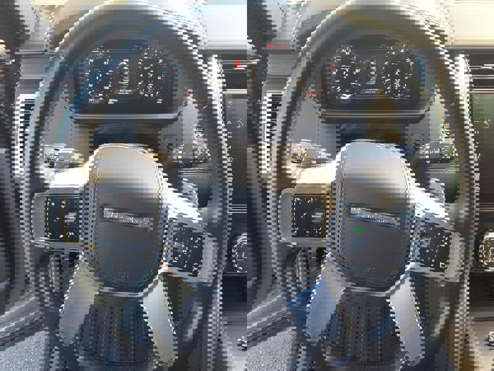 Used 2023 Land Rover Discovery HSE R-Dynamic AWD/4WD image 16