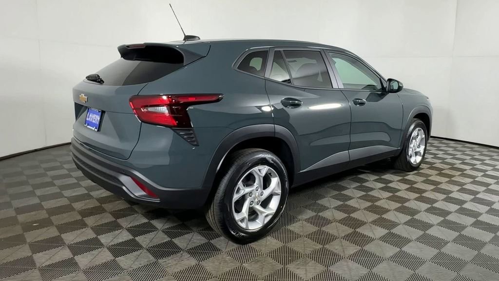 New 2026 Chevrolet Trax LS w/ LS Convenience Package FWD image 8