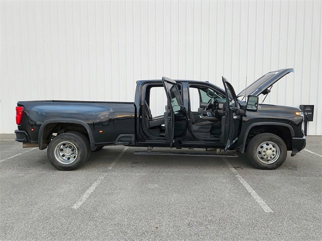 Used 2024 Chevrolet Silverado 3500 High Country w/ Technology Package image 10