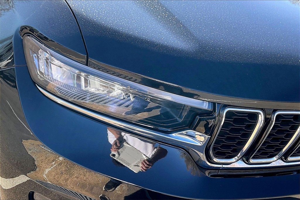 Used 2024 Jeep Grand Cherokee L Limited w/ Luxury Tech Group II image 29