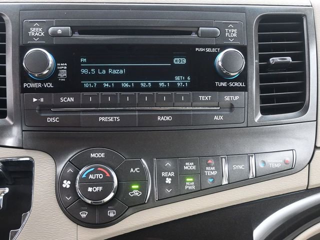 Used 2013 Toyota Sienna LE image 3