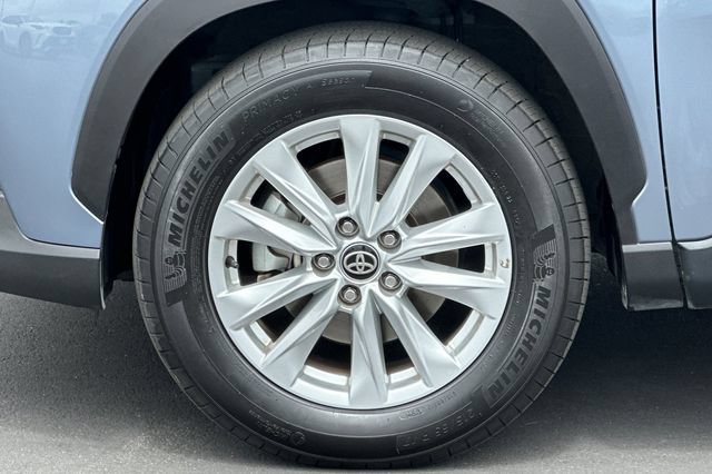 Certified 2025 Toyota Corolla Cross LE FWD image 31