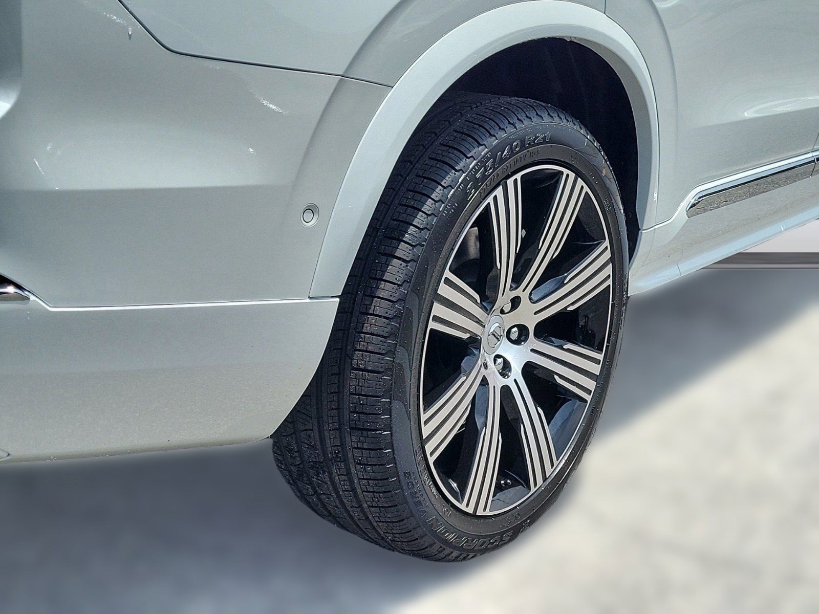 New 2024 Volvo XC90 T8 Ultimate w/ Protection Package Premier image 10