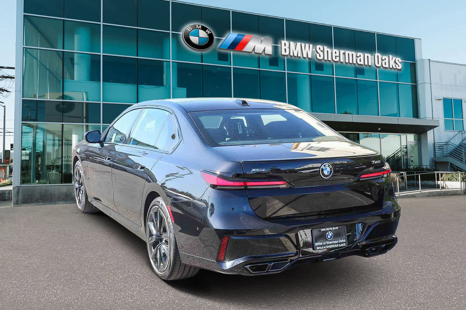 Used 2025 BMW 760i xDrive image 6