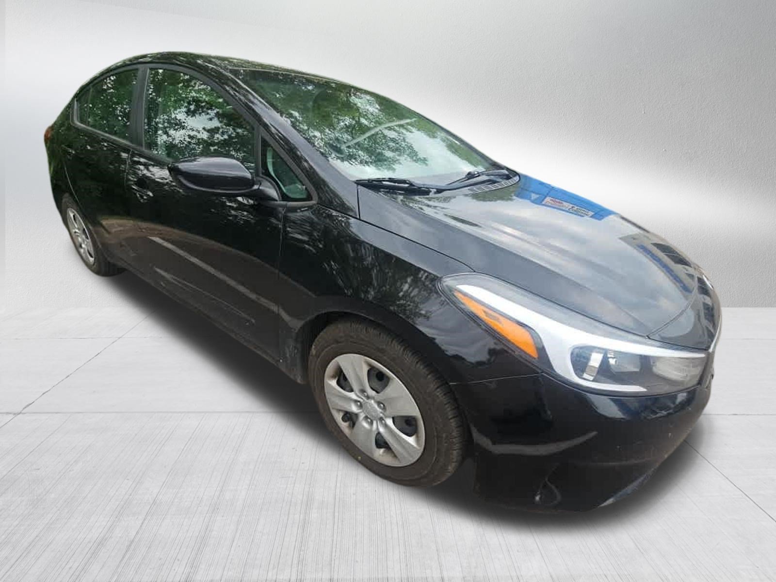 Used 2017 Kia Forte LX FWD image 3
