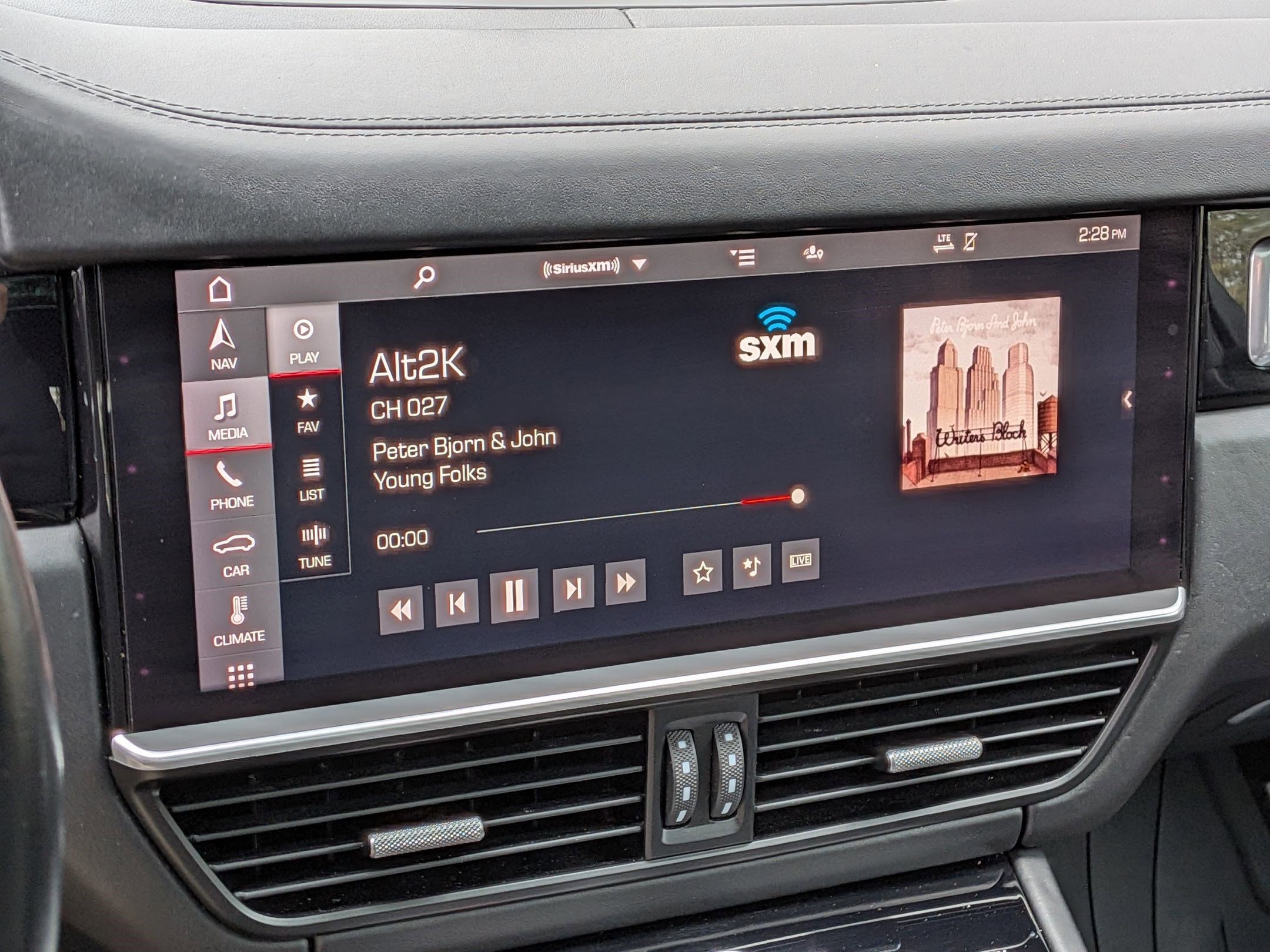 Used 2021 Porsche Cayenne Turbo image 25