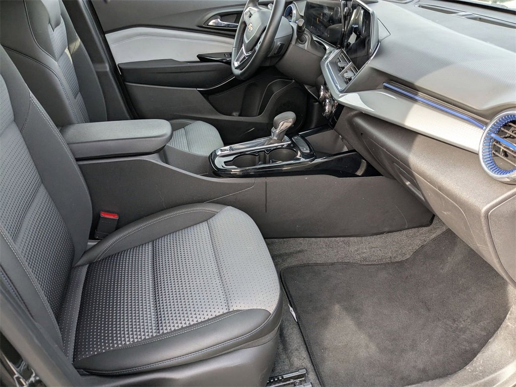 Used 2025 Chevrolet Trax LT w/ LT Convenience Package image 34