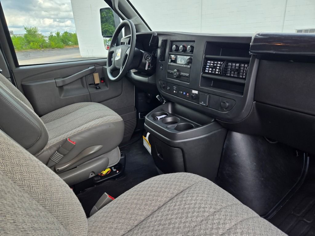 New 2025 Chevrolet Express 3500 w/ Power Convenience Package image 5