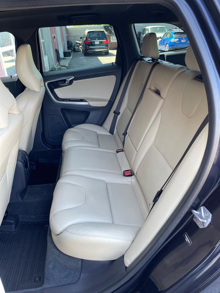 Used 2016 Volvo XC60 T6 w/ Proximity Package AWD/4WD image 15