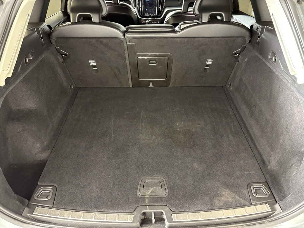 Used 2018 Volvo XC60 T6 Momentum w/ Vision Package image 37