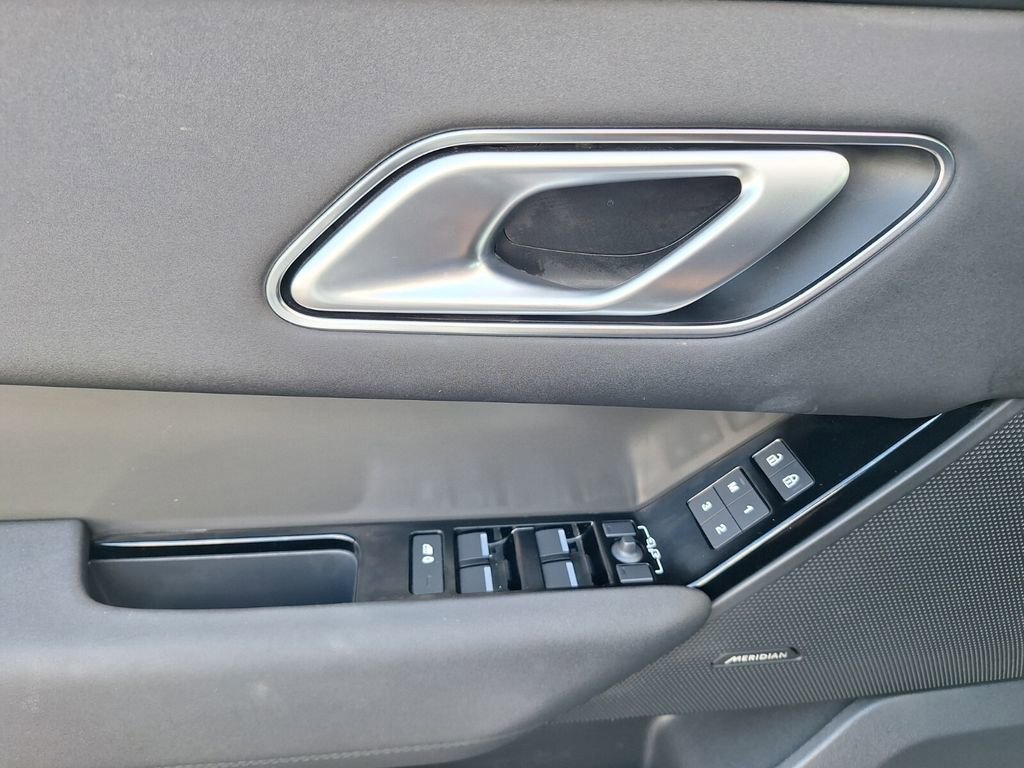 Used 2025 Land Rover Range Rover Velar Dynamic SE image 23