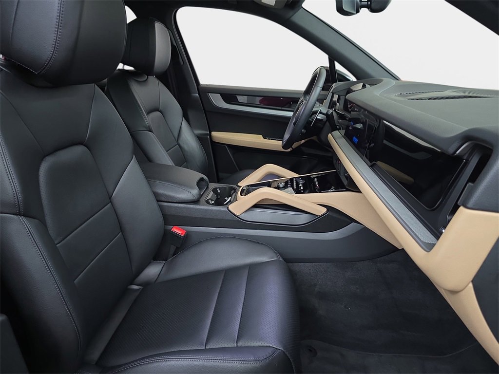 Used 2024 Porsche Cayenne image 11