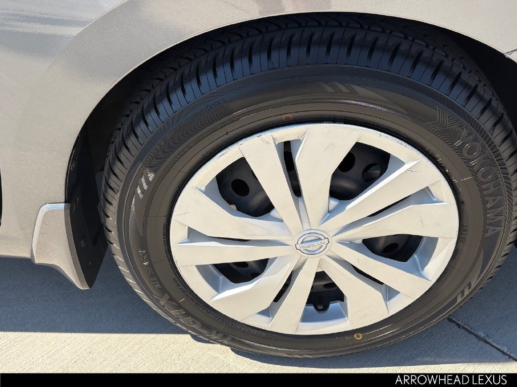 Used 2020 Nissan Versa S FWD image 10