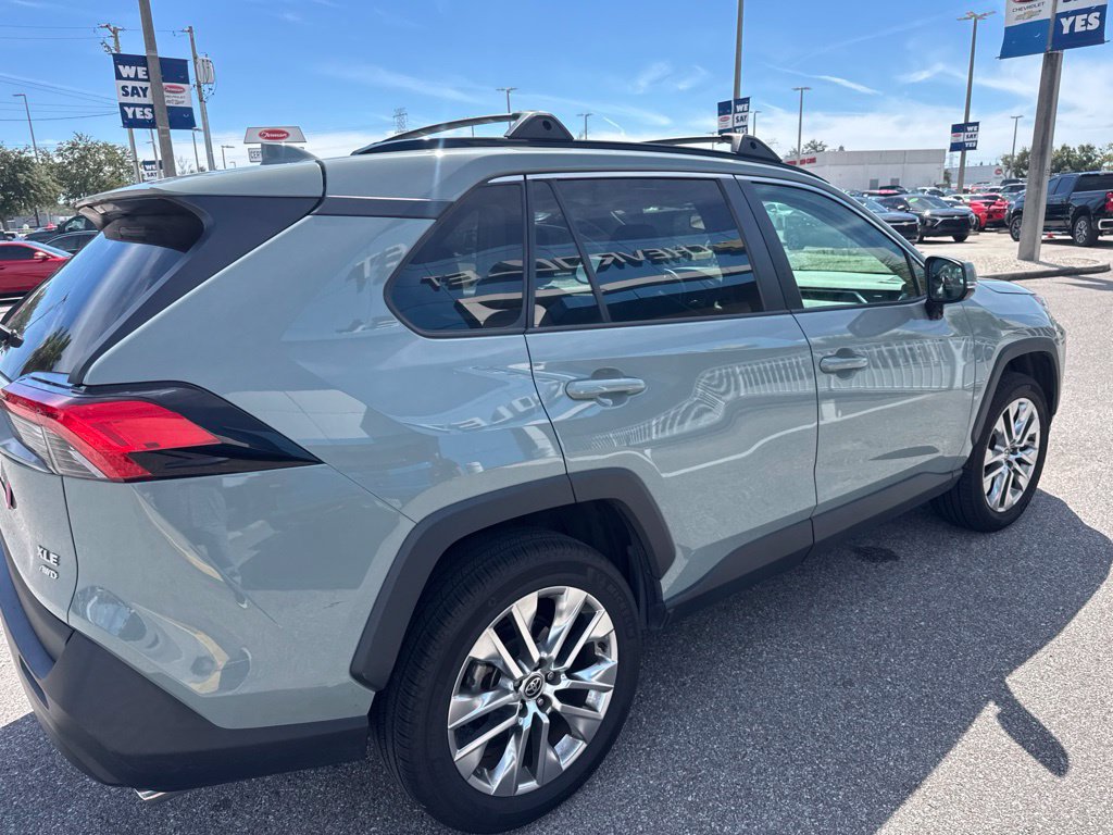Used 2021 Toyota RAV4 XLE Premium AWD/4WD image 5