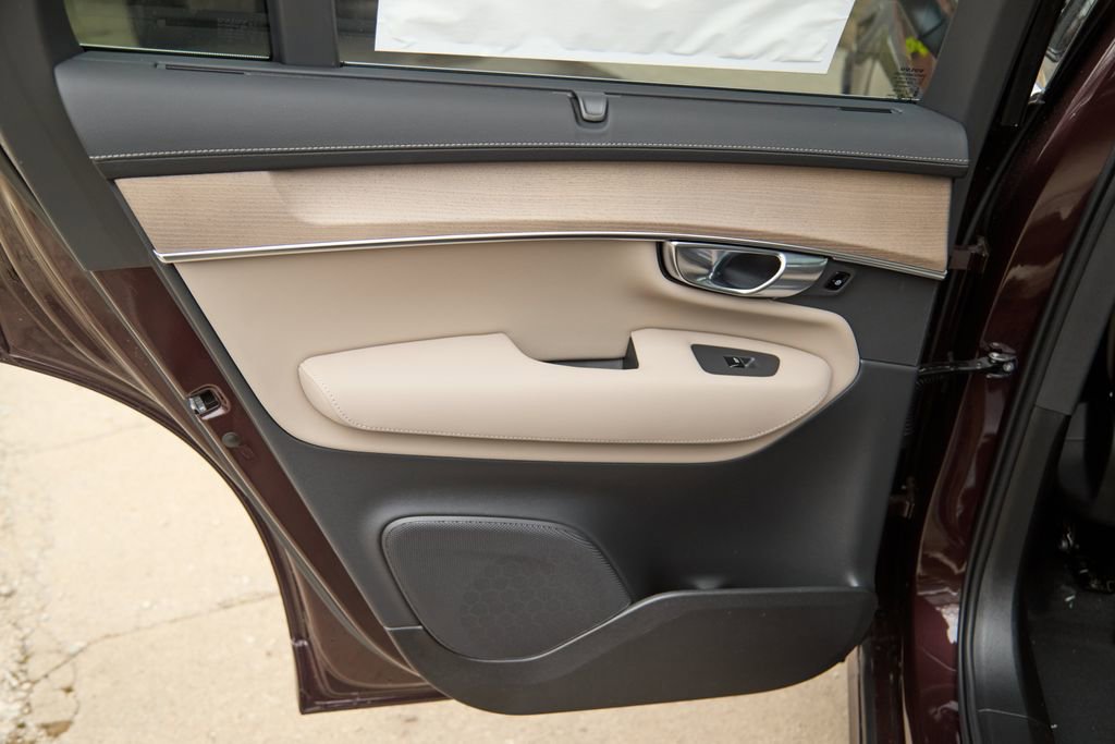 New 2026 Volvo XC90 B6 Ultra w/ Protection Package image 18
