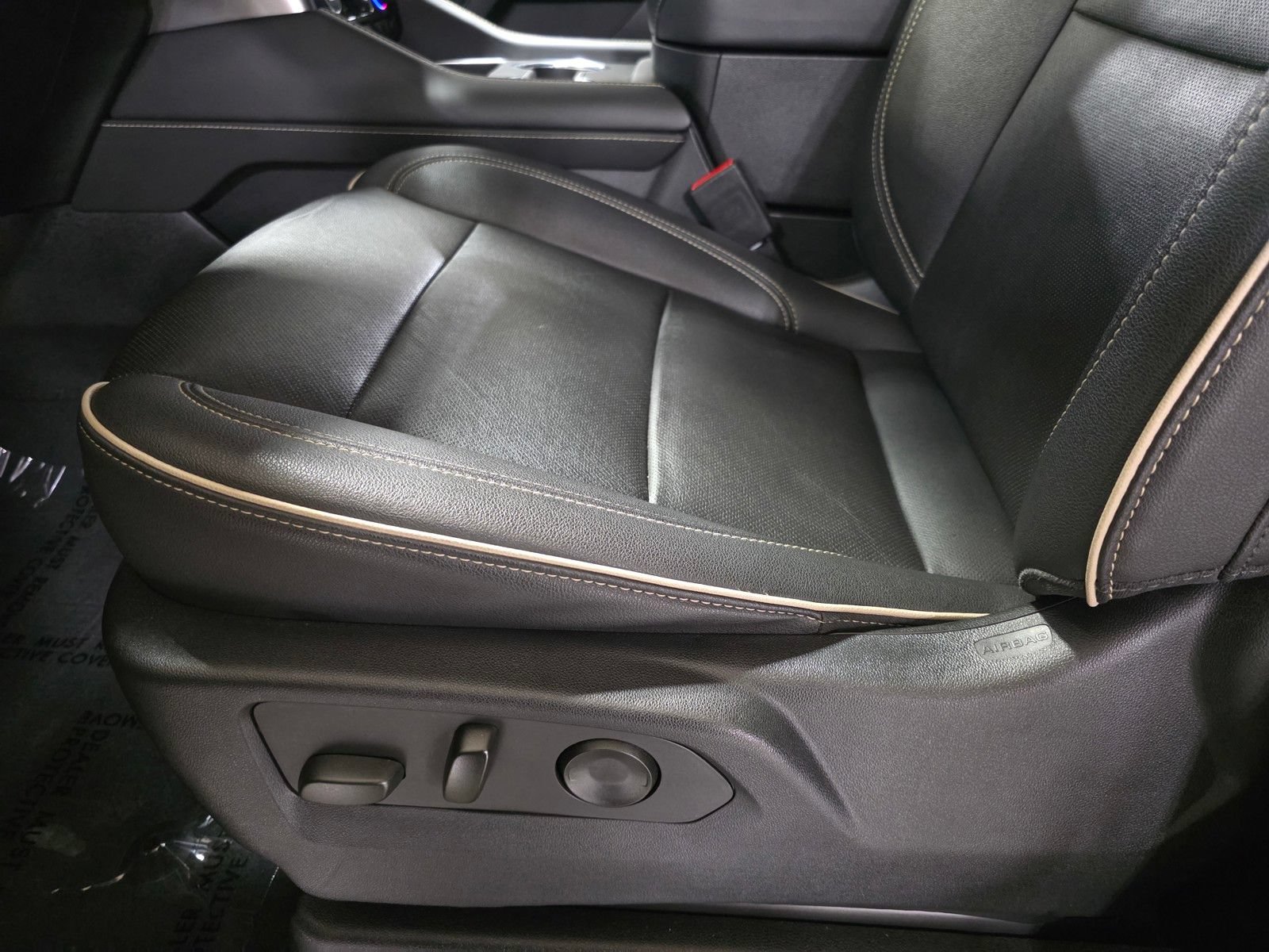 Used 2023 Chevrolet Tahoe Premier AWD/4WD image 27