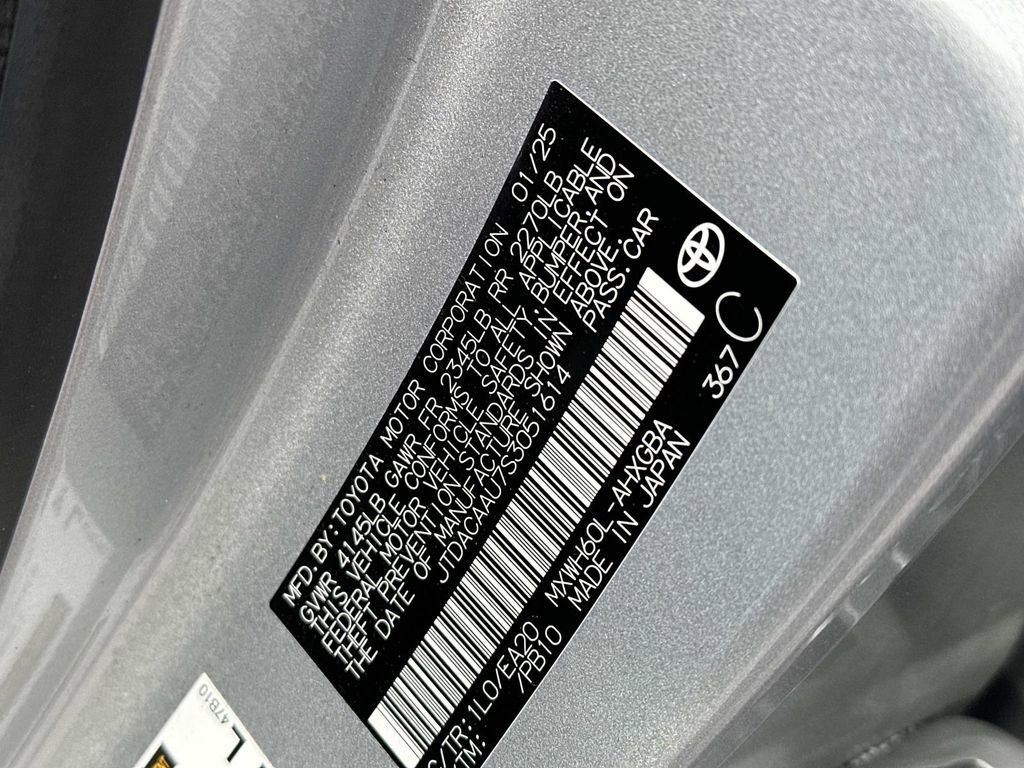 Used 2025 Toyota Prius XLE image 18