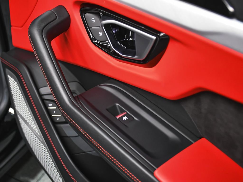 Used 2022 Lamborghini Urus AWD/4WD image 20