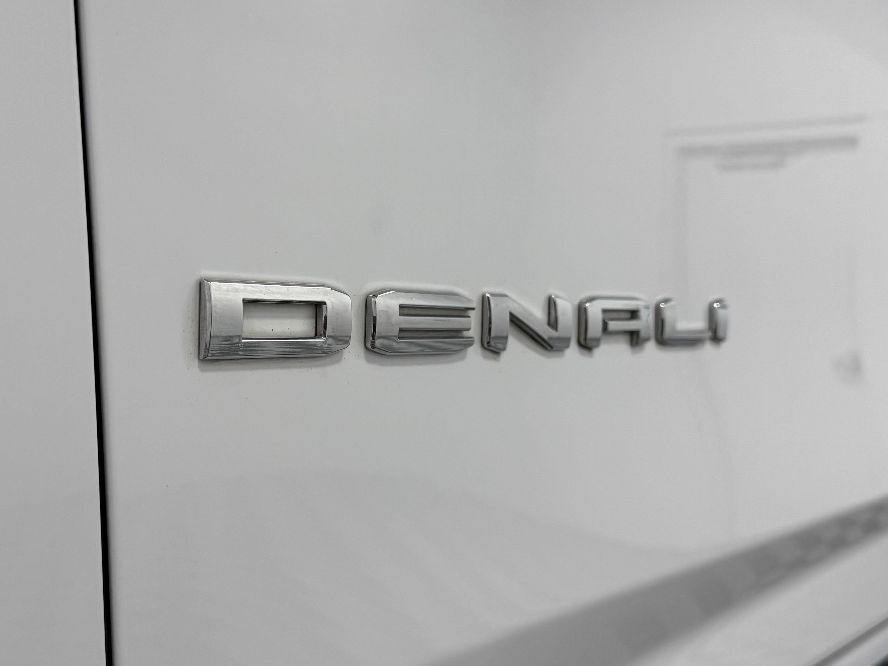 Used 2025 GMC Yukon Denali w/ Sun & Power Step Package AWD/4WD image 9