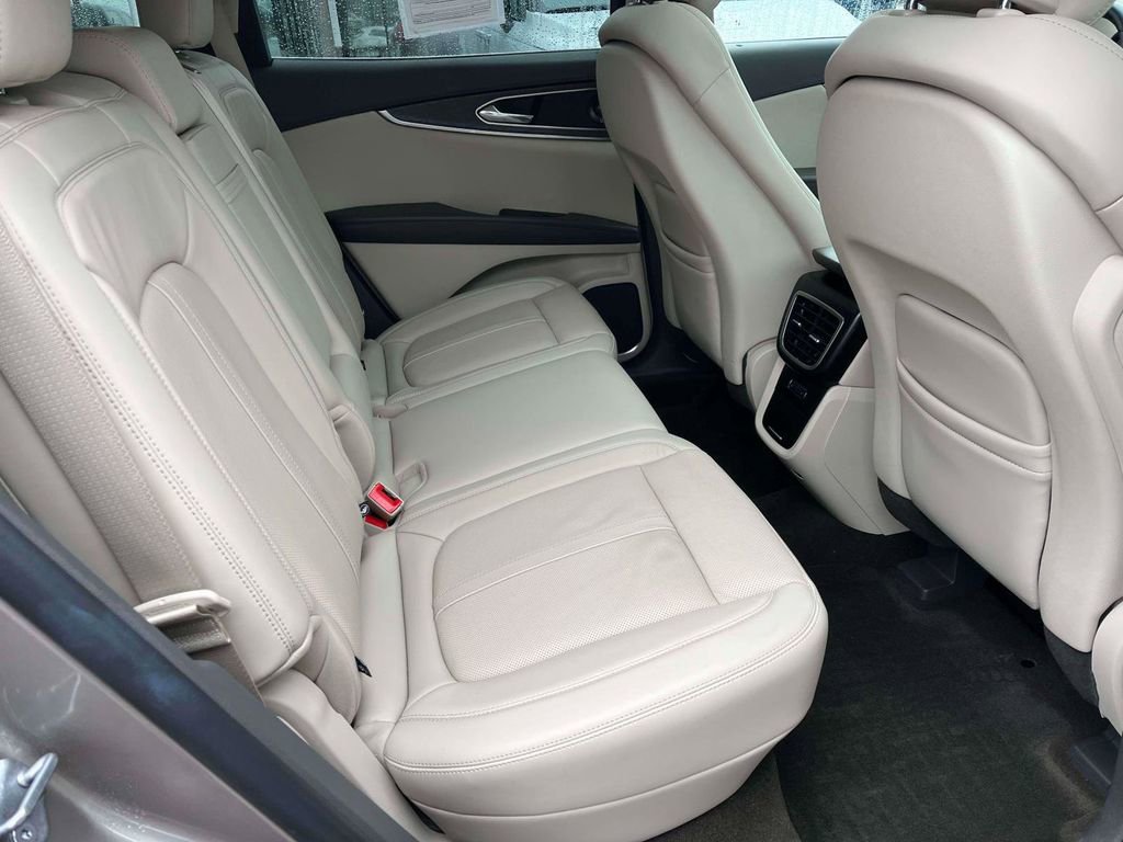 Used 2020 Lincoln Nautilus Reserve w/ Equipment Group 201A image 9