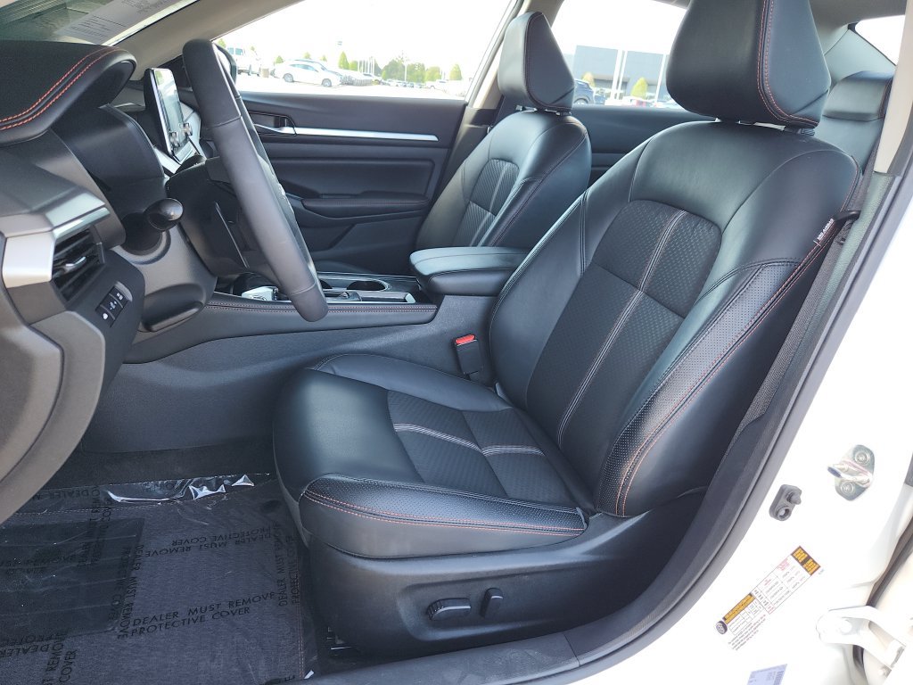 Used 2024 Nissan Altima 2.5 SR FWD image 13