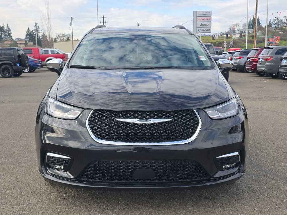 Used 2023 Chrysler Pacifica Limited image 8