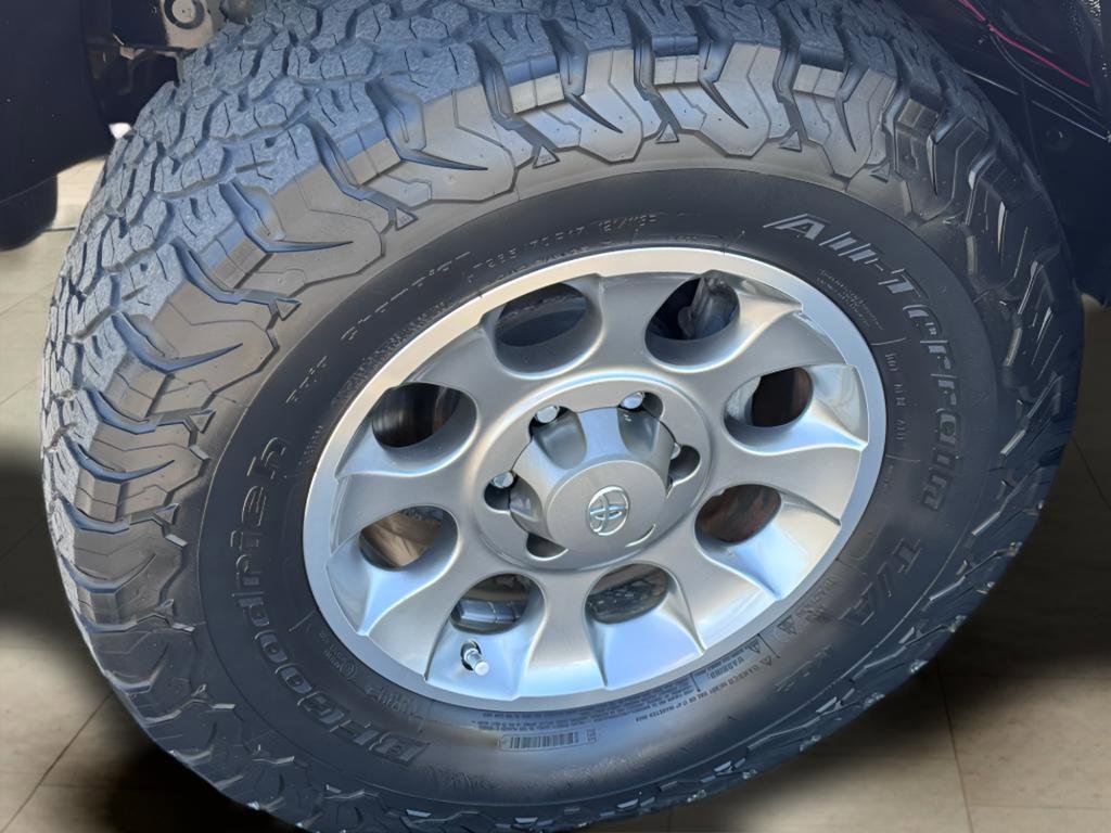 Used 2013 Toyota FJ Cruiser 4WD w/ Convenience Pkg image 19