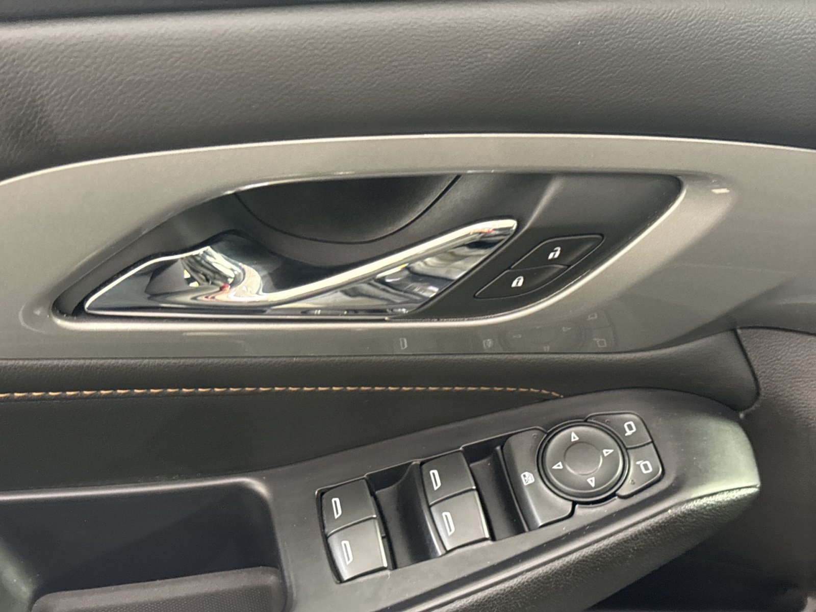 Used 2021 Chevrolet Traverse LS FWD image 16