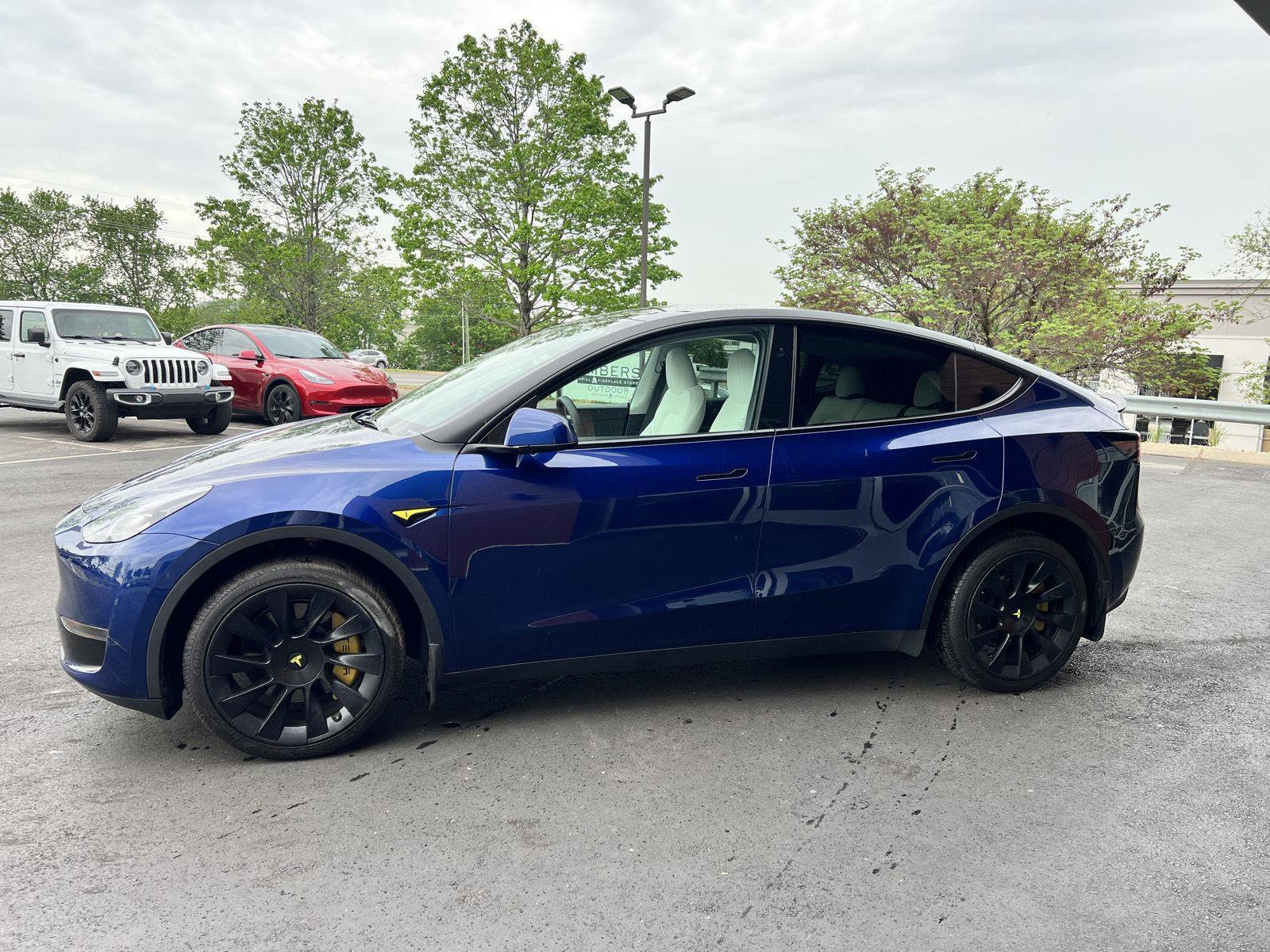 Used 2024 Tesla Model Y Long Range AWD/4WD image 3