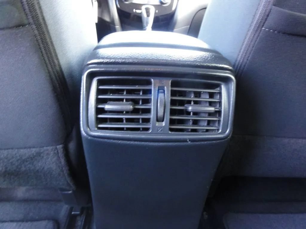 Used 2018 Nissan Rogue S AWD/4WD image 15