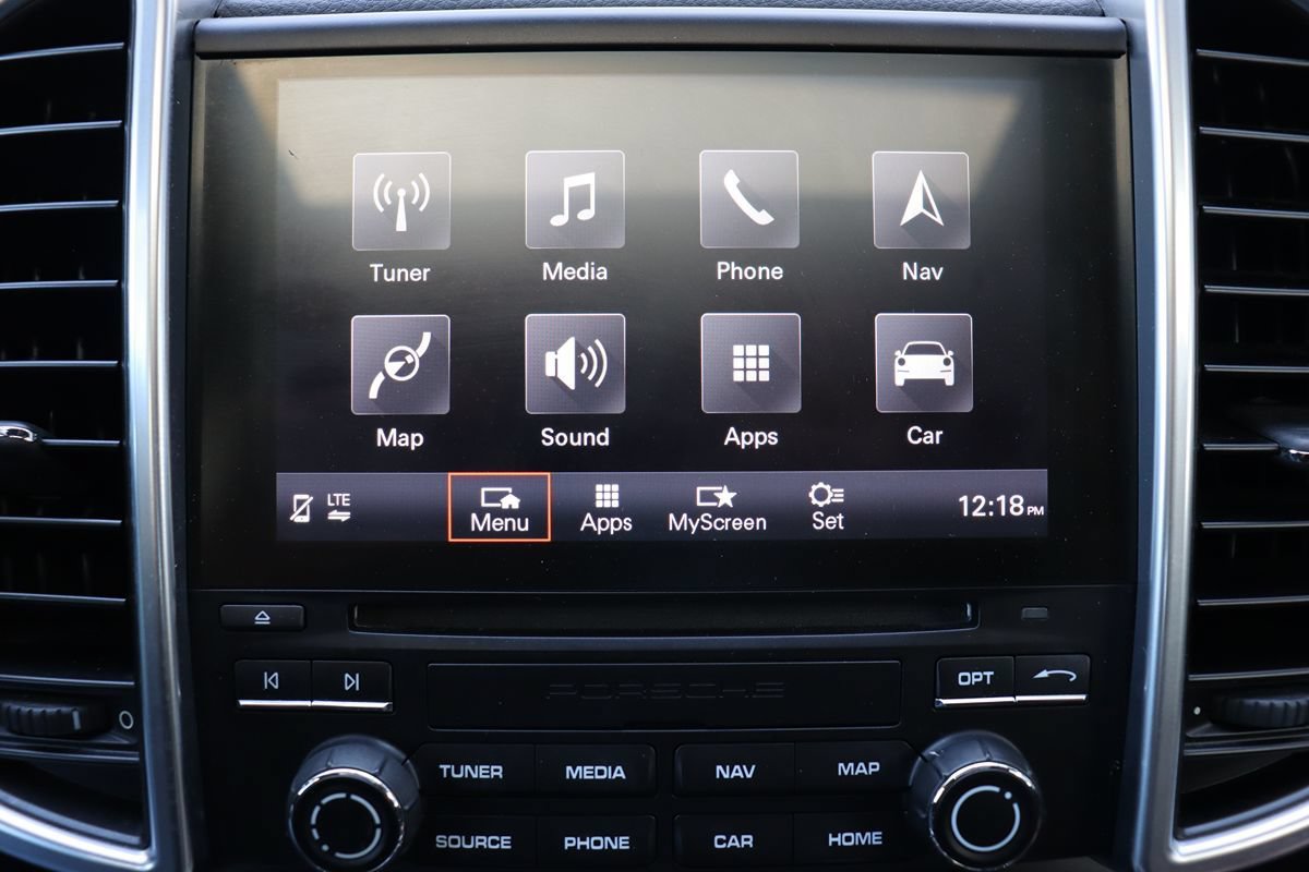 Used 2018 Porsche Cayenne Platinum Edition image 26
